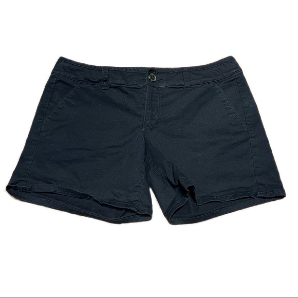 American Eagle - Midi Stretch Black Shorts - Picture 3 of 8